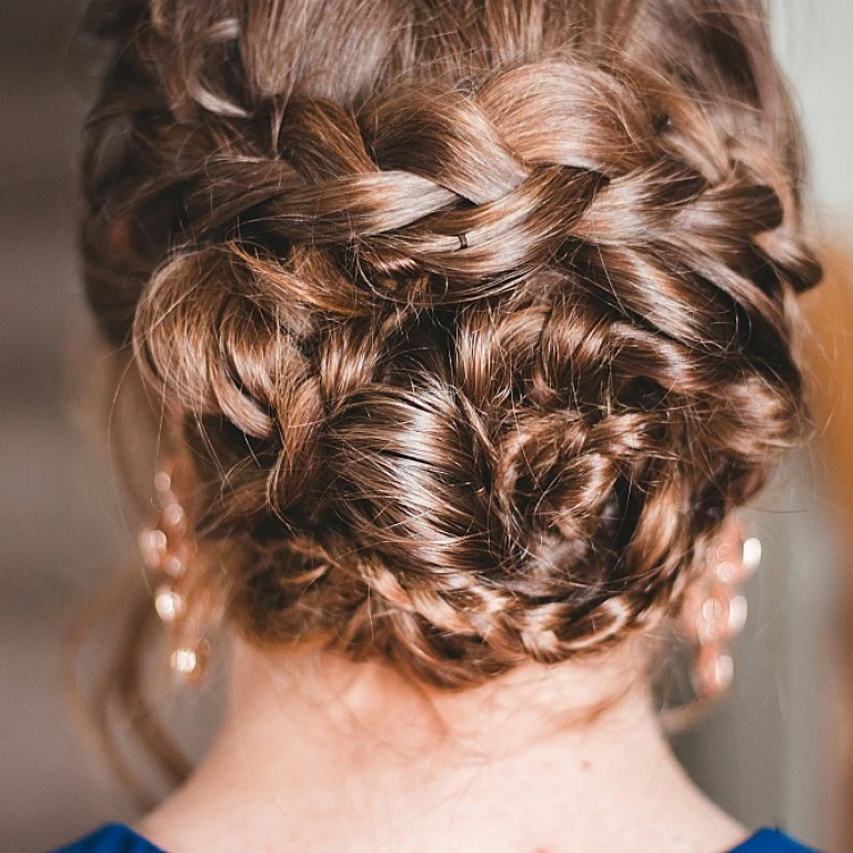 Comment la poudre texturisante peut transformer votre coiffure
