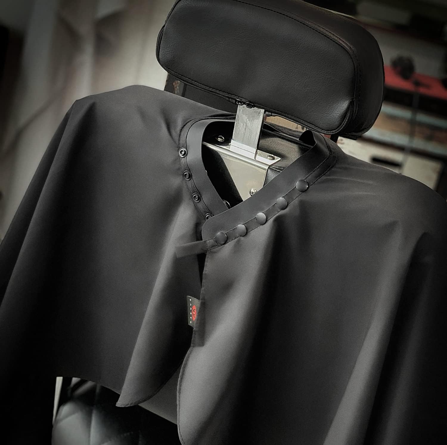 Cape de Coiffeur XXL, avec collier en silicone, 100% polyester, cape de barbier professionnel, 127 x 147 cm Noir total