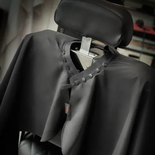 Cape de Coiffeur XXL, avec collier en silicone, 100% polyester, cape de barbier professionnel, 127 x 147 cm Noir total